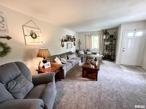2316 Austin Dr, Springfield, IL 62704 photo 2