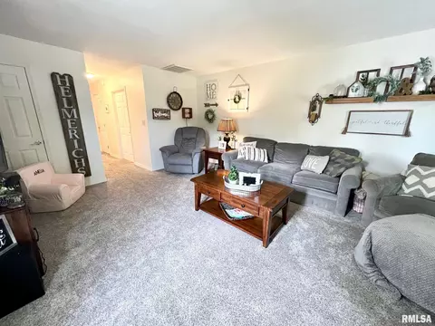 2316 Austin Dr, Springfield, IL 62704 photo 3