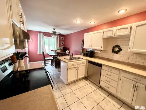 2316 Austin Dr, Springfield, IL 62704 photo 7