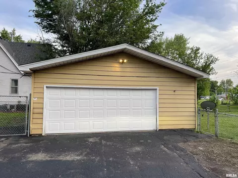 1627 N 10th St, Springfield, IL 62702 photo 3