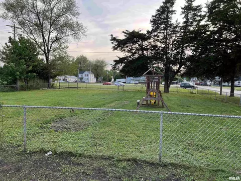 1627 N 10th St, Springfield, IL 62702 photo 4