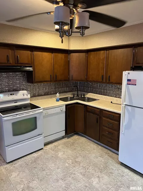 2157 E Reservoir St, Springfield, IL 62702 photo 4