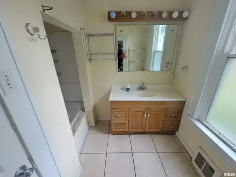 618 S Walnut St, Springfield, IL 62704 photo 11