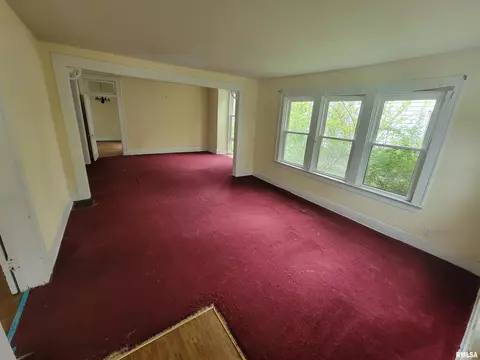 618 S Walnut St, Springfield, IL 62704 photo 2