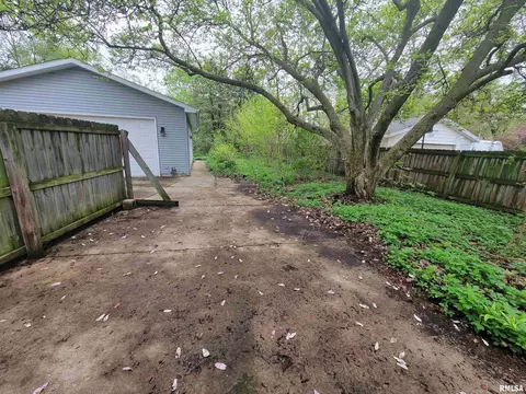 618 S Walnut St, Springfield, IL 62704 photo 16