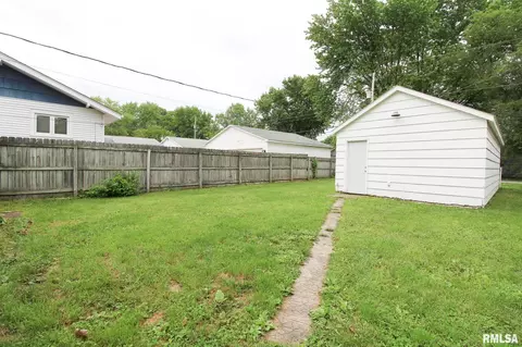 2344 Yale Blvd, Springfield, IL 62703 photo 2
