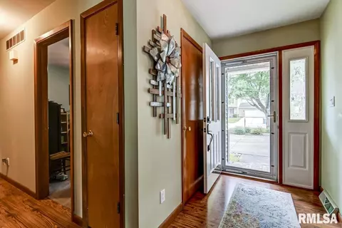2517 Columbus Cir, Springfield, IL 62703 photo 3
