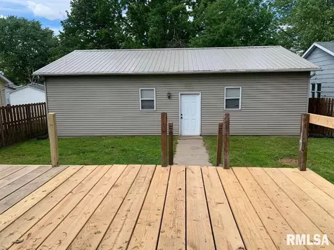 213 Elm St, Thayer, IL 62689 photo 3