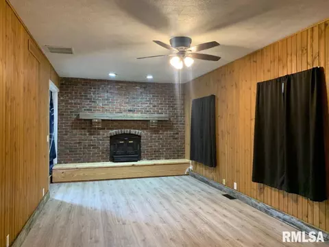 213 Elm St, Thayer, IL 62689 photo 7