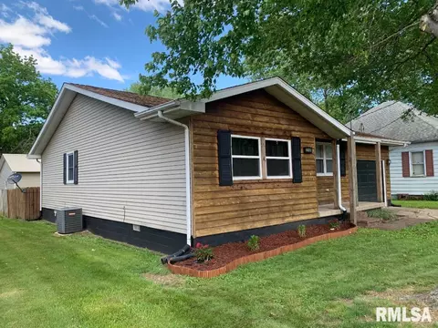 213 Elm St, Thayer, IL 62689 photo 2