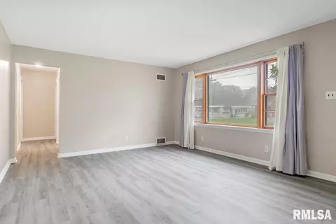 3308 Enos Ave, Springfield, IL 62702 photo 3