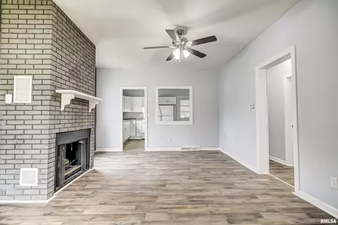 310 Elm St, Thayer, IL 62689 photo 5