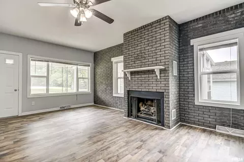 310 Elm St, Thayer, IL 62689 photo 7