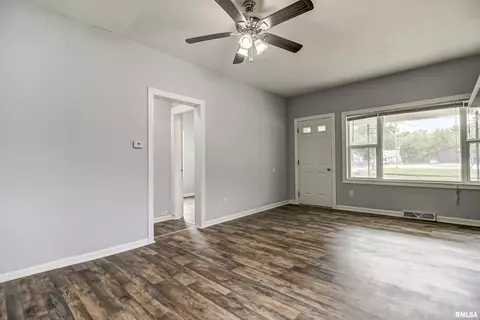 310 Elm St, Thayer, IL 62689 photo 9