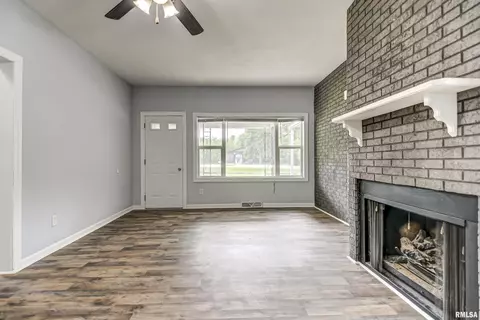 310 Elm St, Thayer, IL 62689 photo 8