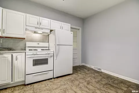 310 Elm St, Thayer, IL 62689 photo 11