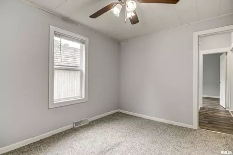 310 Elm St, Thayer, IL 62689 photo 18