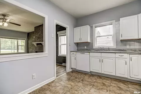 310 Elm St, Thayer, IL 62689 photo 14