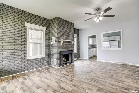 310 Elm St, Thayer, IL 62689 photo 6