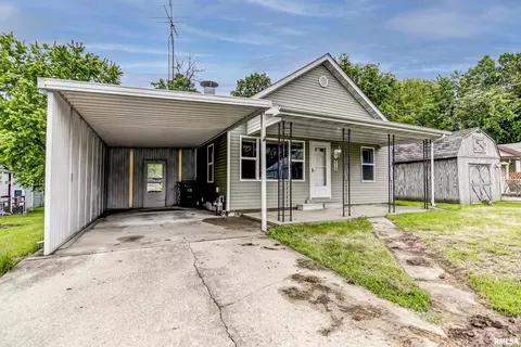 310 Elm St, Thayer, IL 62689 photo 1