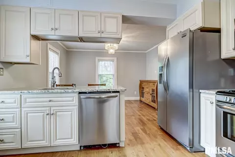 2015 S Bates Ave, Springfield, IL 62704 photo 11
