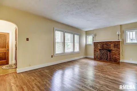 2015 S Bates Ave, Springfield, IL 62704 photo 8