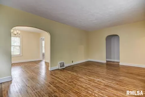 2015 S Bates Ave, Springfield, IL 62704 photo 10