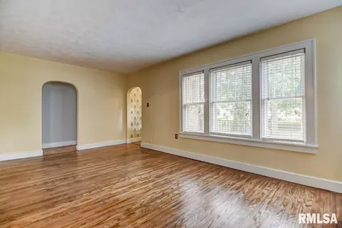 2015 S Bates Ave, Springfield, IL 62704 photo 9