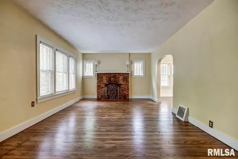 2015 S Bates Ave, Springfield, IL 62704 photo 7