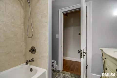 2015 S Bates Ave, Springfield, IL 62704 photo 26