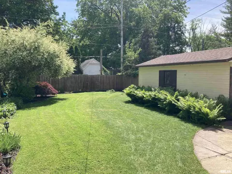 1832 Holmes Ave, Springfield, IL 62704 photo 3