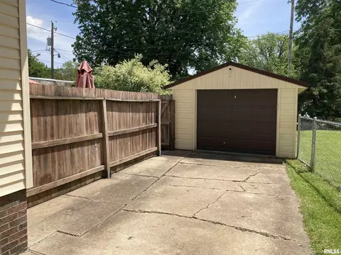 1832 Holmes Ave, Springfield, IL 62704 photo 7