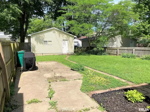 2153 S 6th St, Springfield, IL 62703 photo 5