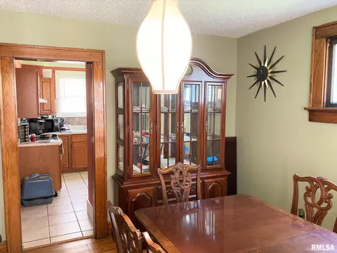 2153 S 6th St, Springfield, IL 62703 photo 12