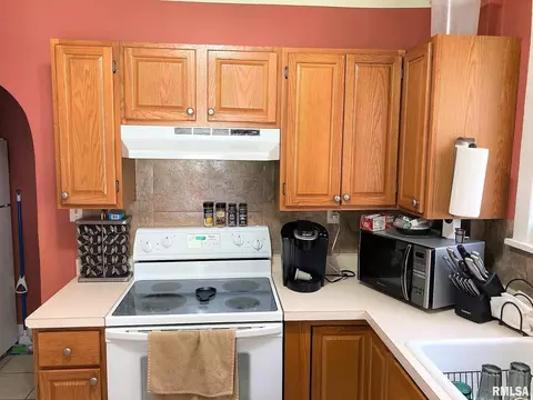 2153 S 6th St, Springfield, IL 62703 photo 16