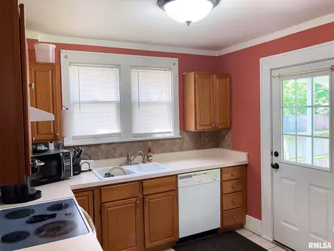 2153 S 6th St, Springfield, IL 62703 photo 13