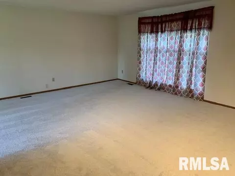 2208 Winnebago Dr, Springfield, IL 62702 photo 4