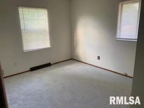 2208 Winnebago Dr, Springfield, IL 62702 photo 6
