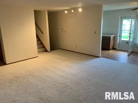 2208 Winnebago Dr, Springfield, IL 62702 photo 3