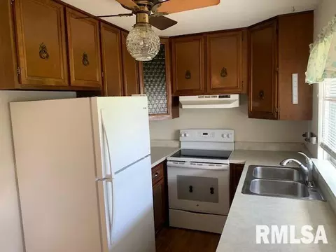 2208 Winnebago Dr, Springfield, IL 62702 photo 8