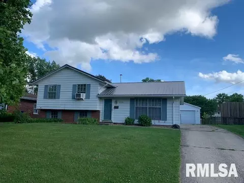2208 Winnebago Dr, Springfield, IL 62702 photo 1