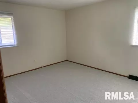 2208 Winnebago Dr, Springfield, IL 62702 photo 5