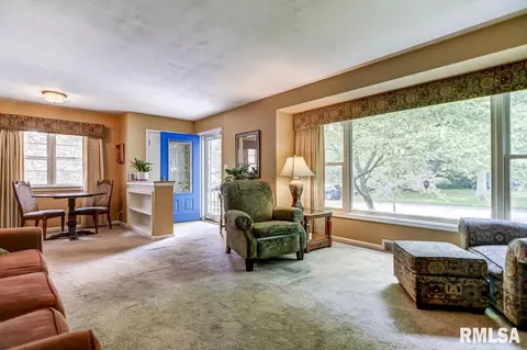 921 Greenview Dr, Springfield, IL 62704 photo 3
