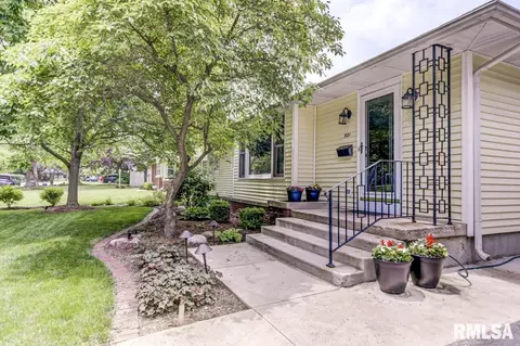 921 Greenview Dr, Springfield, IL 62704 photo 2