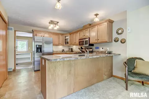 921 Greenview Dr, Springfield, IL 62704 photo 8