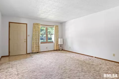 1900 Scarbrough Rd, Springfield, IL 62702 photo 5