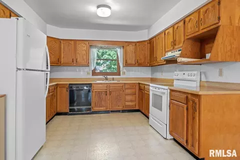 1900 Scarbrough Rd, Springfield, IL 62702 photo 7