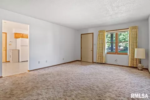 1900 Scarbrough Rd, Springfield, IL 62702 photo 4