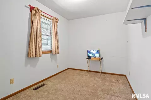 1900 Scarbrough Rd, Springfield, IL 62702 photo 12