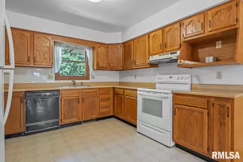 1900 Scarbrough Rd, Springfield, IL 62702 photo 8